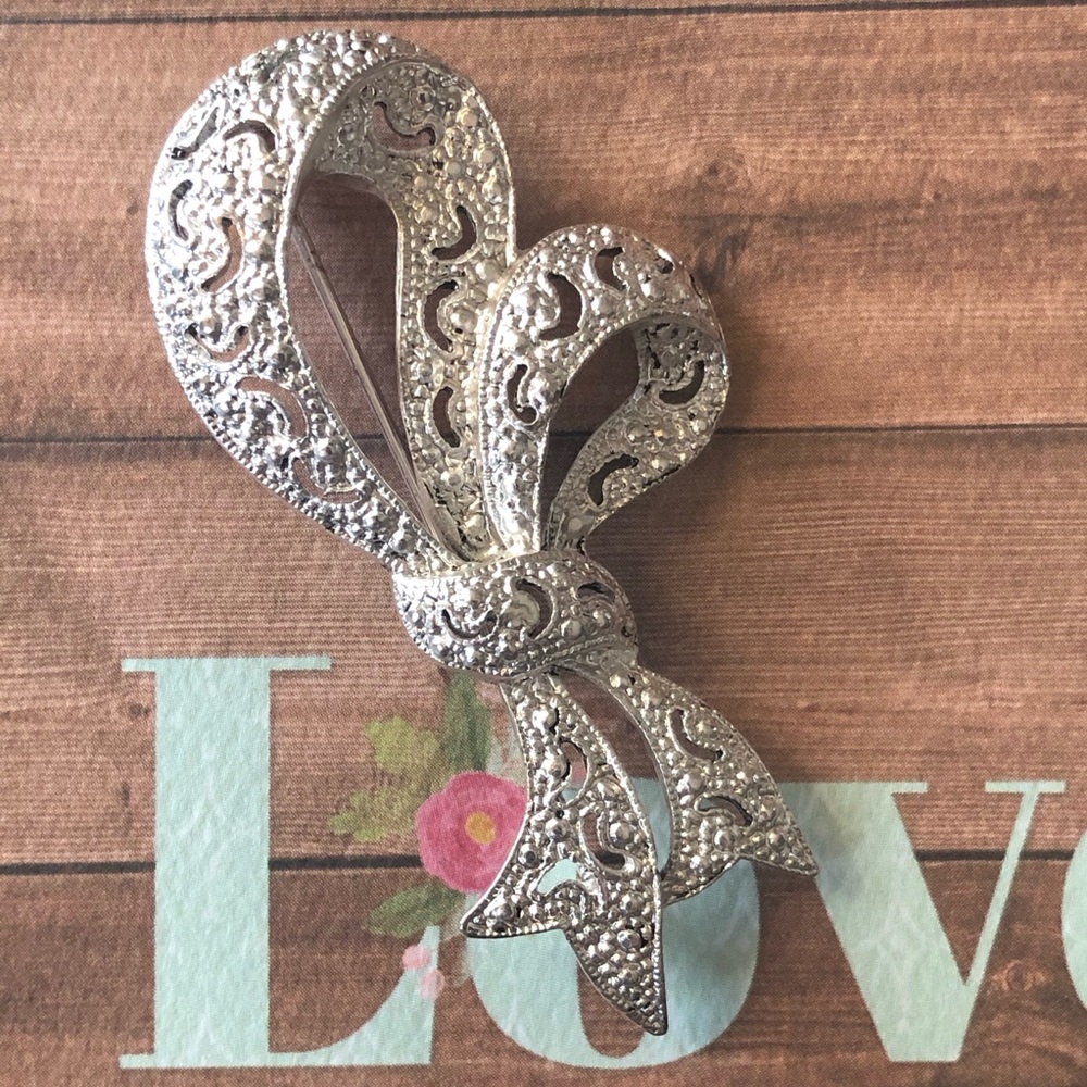 Silver Tone Ribbon Brooch